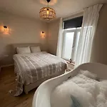 Romantic Jacuzzi In The Center Bodegraven