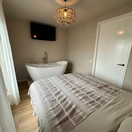 Romantic Jacuzzi In The Center Daire