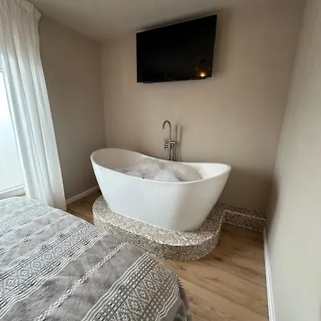 Romantic Jacuzzi In The Center * Бодегравен