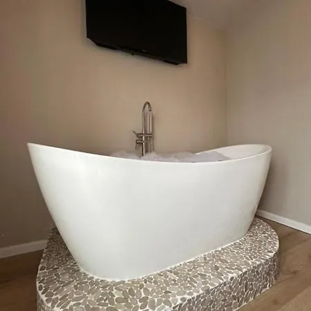 شقة Romantic Jacuzzi In The Center *