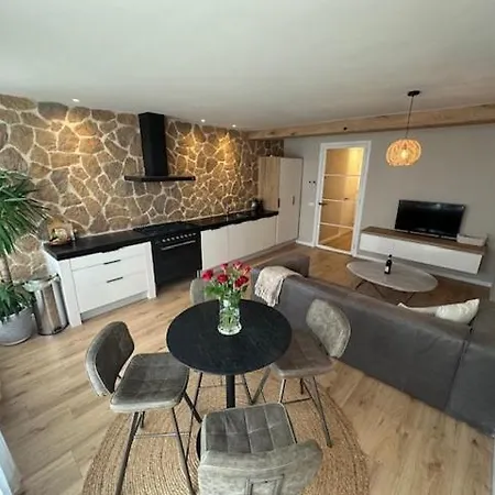 Апартаменты Romantic Jacuzzi In The Center Бодегравен