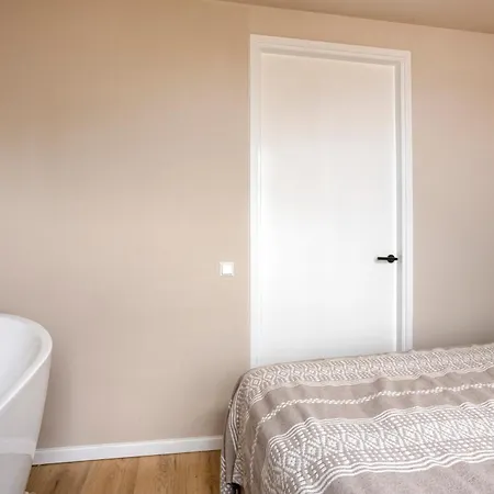 Daire Romantic Jacuzzi In The Center