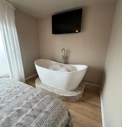 Romantic Jacuzzi In The Center * Bodegraven